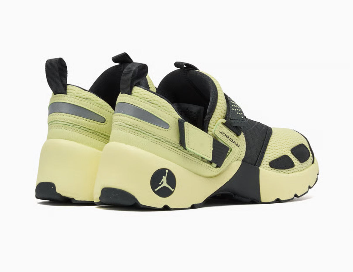 Jordan Trunner LX (W) "Luminous Green"