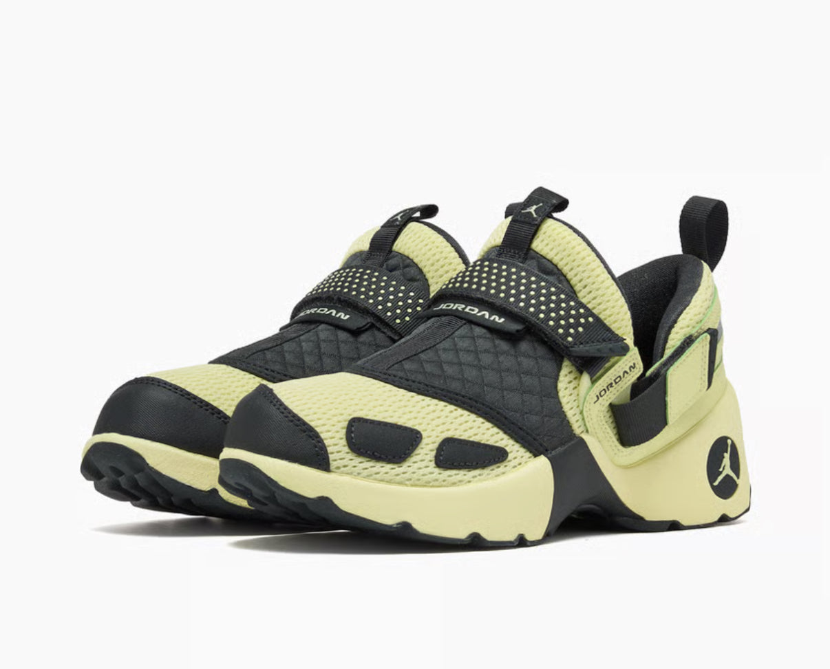 Jordan Trunner LX (W) "Luminous Green"