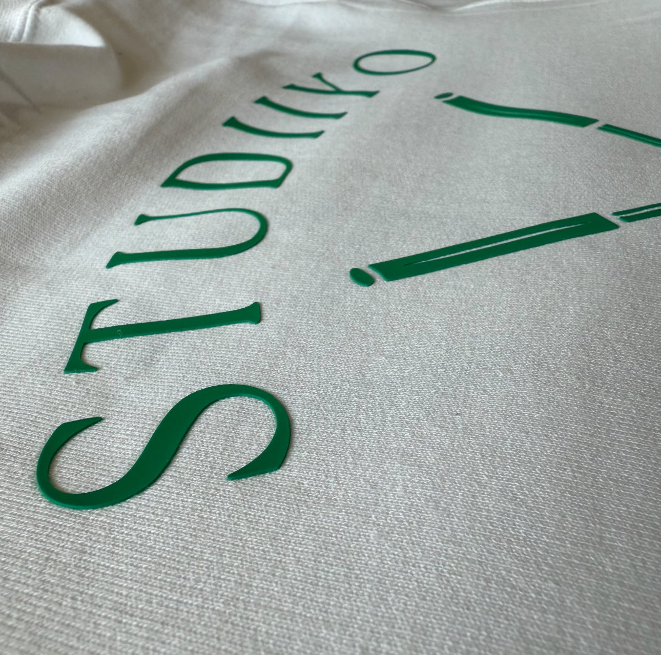 Studiiyo Golf Club Crewneck "White"