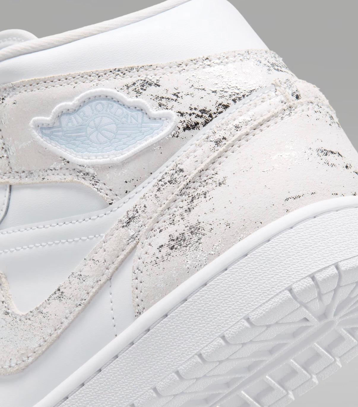 Air Jordan 1 Mid SE Distressed