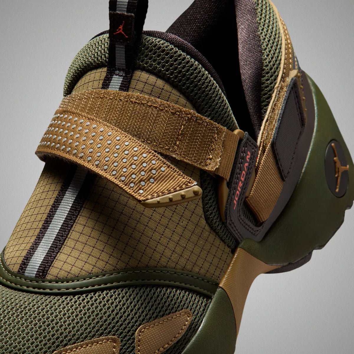 Jordan Trunner LX (W) "Brown Kelp”