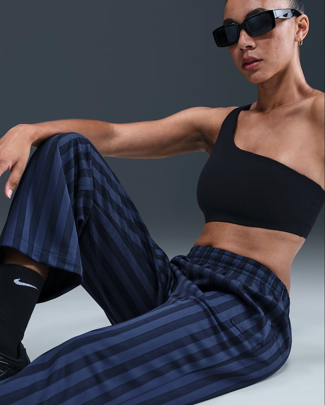 Nike Sportswear Women's Mid-Rise Loose Jacquard Striped Track Pants