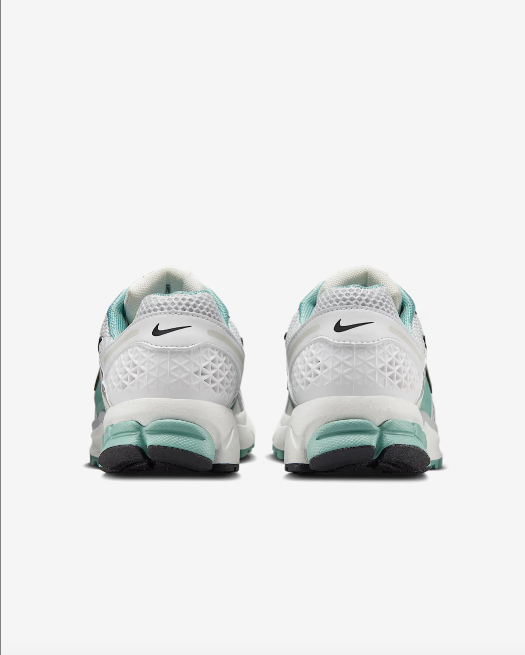 Nike Zoom Vomero 5 (W) “Summit White/Metallic Silver”