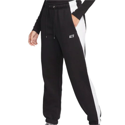 Nike Women's Sportswear Icon Clash