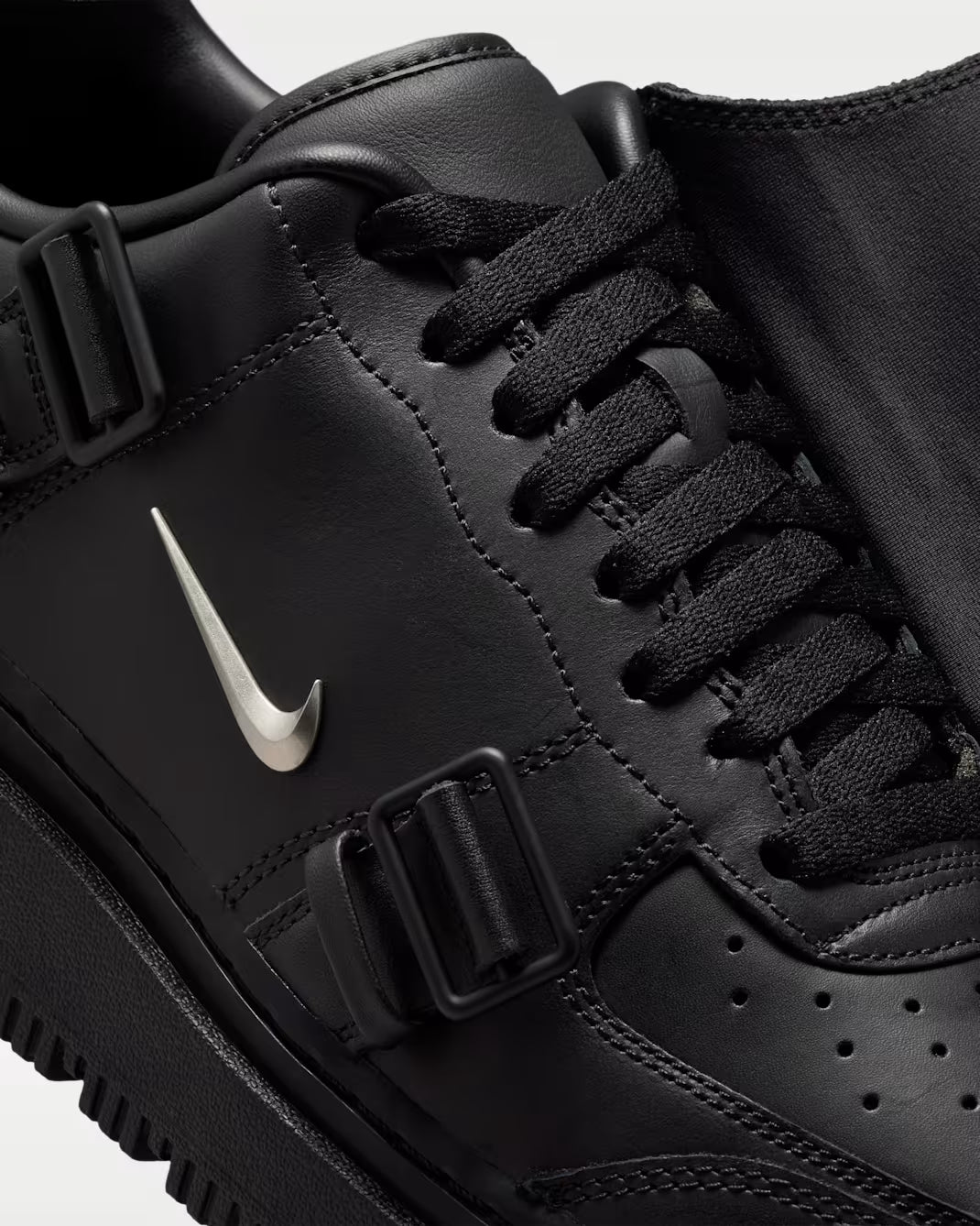 Nike Air Force 1 Luxe