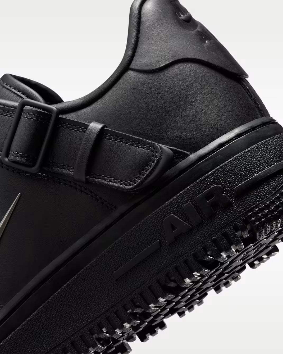 Nike Air Force 1 Luxe