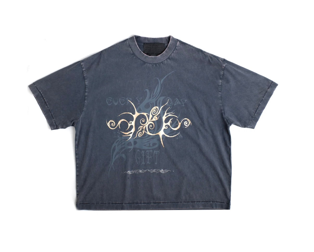 Jungles Jungles Gift Tee