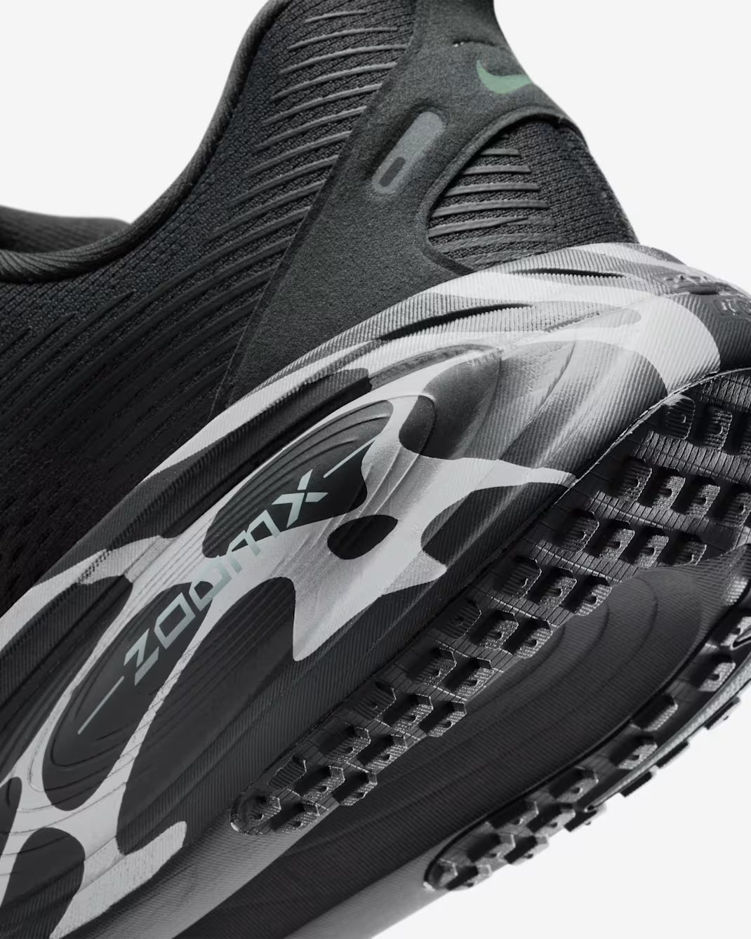 Nike Vomero 18 “Anthracite Reflective”