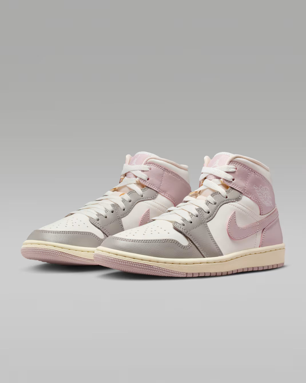 Air Jordan 1 Mid (W) “Particle Rose”