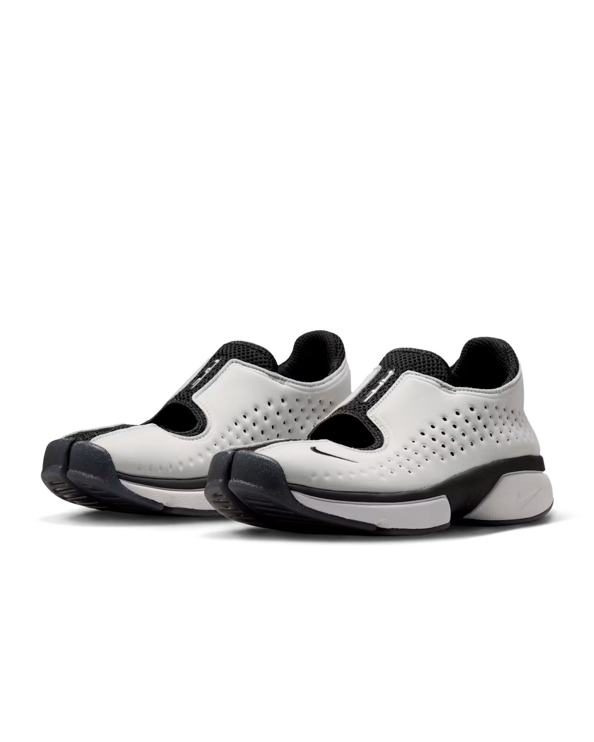Nike (W) Rift 2 "Black and Metallic Silver"