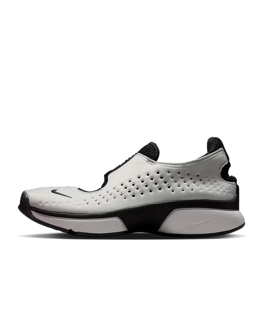 Nike (W) Rift 2 "Black and Metallic Silver"