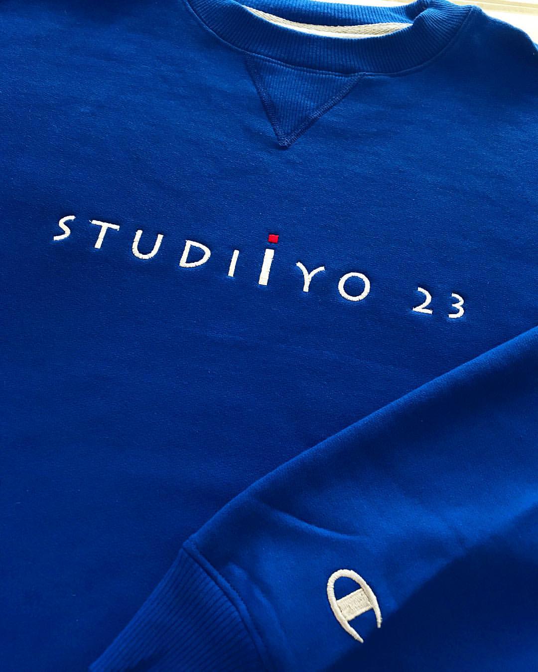 STUDIIYO23 Embroidered Font Champion Crew - Blue